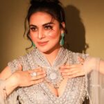 Shraddha Arya Instagram - Style: @kmundhe4442 Outfit: @anjaleeandarjunkapoor Jwellery: @pohumaljeweller @viren.panjwani Makeup: @Makeupbyshaheenshaikh Hair: @hairstyle_abu.baba Click : @sjframes