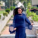 Shraddha Arya Instagram - Grooving to the tunes of #DDLJ since grade 5th … #GolfCourseDelhi #HappyBirthdayKingKhan