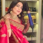 Shraddha Arya Instagram – All decked up for KC with the all new Dyson Airwrap multi-styler.
Have always loved the OG one, but starting to fall in love with this as well.🥰

#DysonAirwrap#DysonHair#freegift #AllNewDysonAirWrap