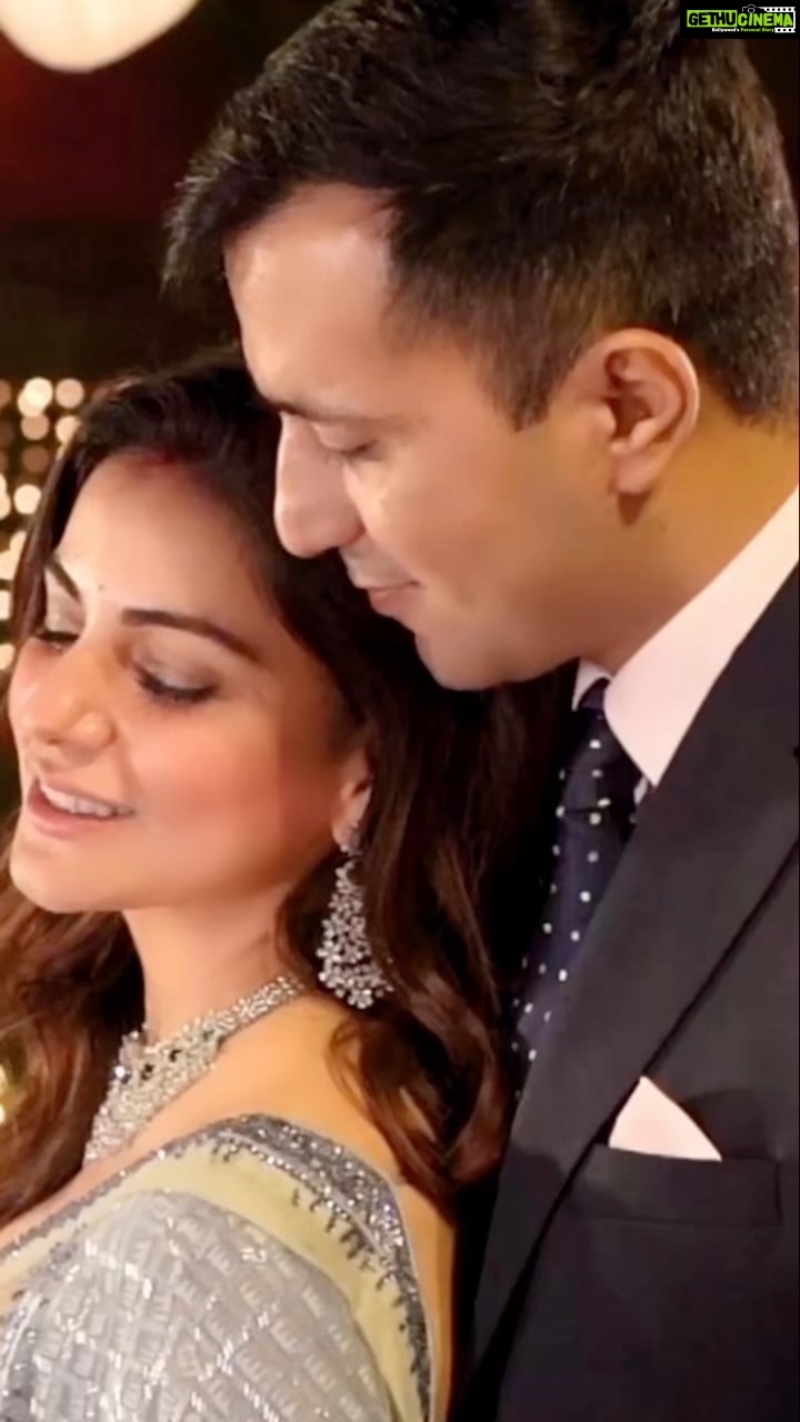 Shraddha Arya Instagram - Life of a Naval Wife! 🥺❤️ #MilitaryWife #NavalLife #ComeBack #SailorBoy