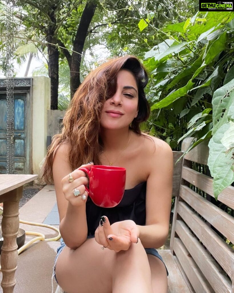Shraddha Arya Instagram - You Know What Rhymes With Friday? Hot Chocolate! 😍🥰 ☕️
