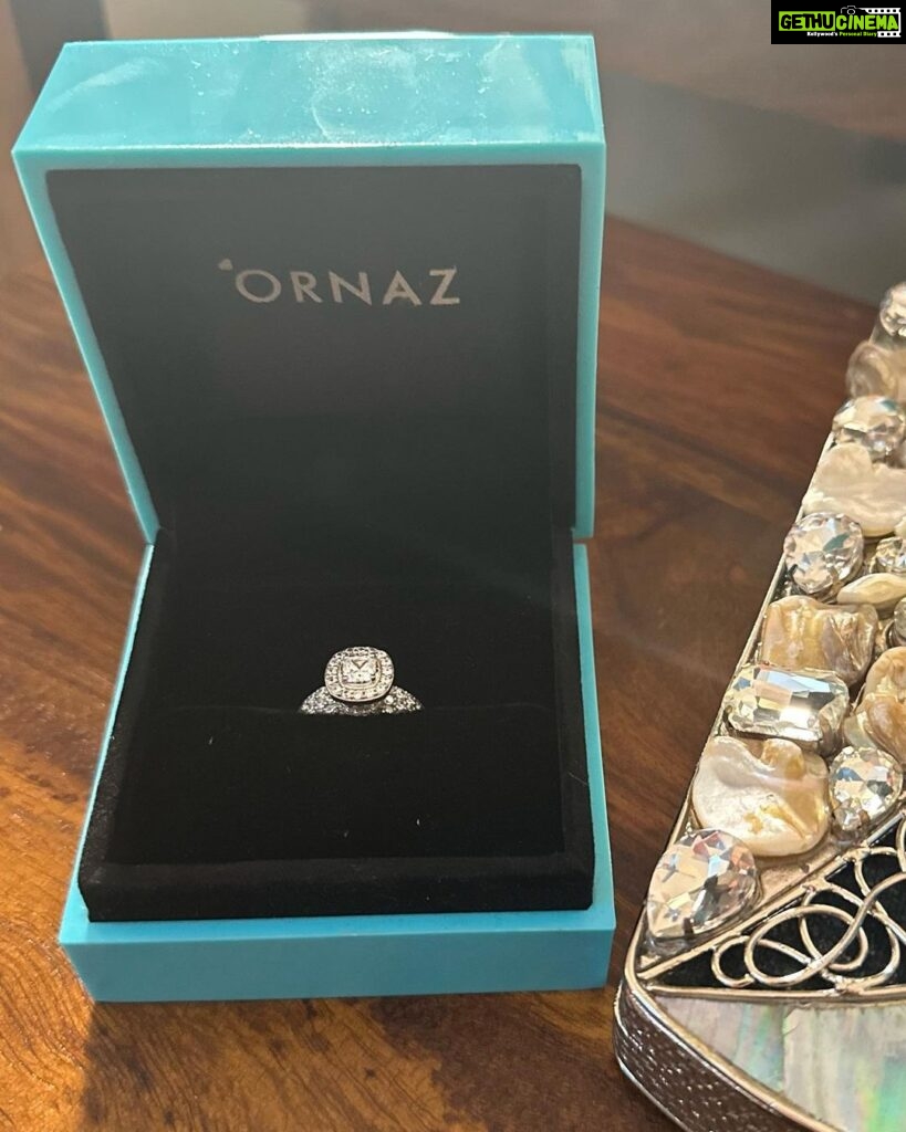 Shraddha Arya Instagram - Can’t believe❤️✨ It has been a year already. Happy wedding anniversary to you my love❤️ Obsessed with this gorgeous ring you’ve got me from @ornaz_com💍 Swipe left to get a closer look of this stunner😍 #ornaz #ornazengagementrings #ornazrings #anniversaryring #shraddhaarya #milestones