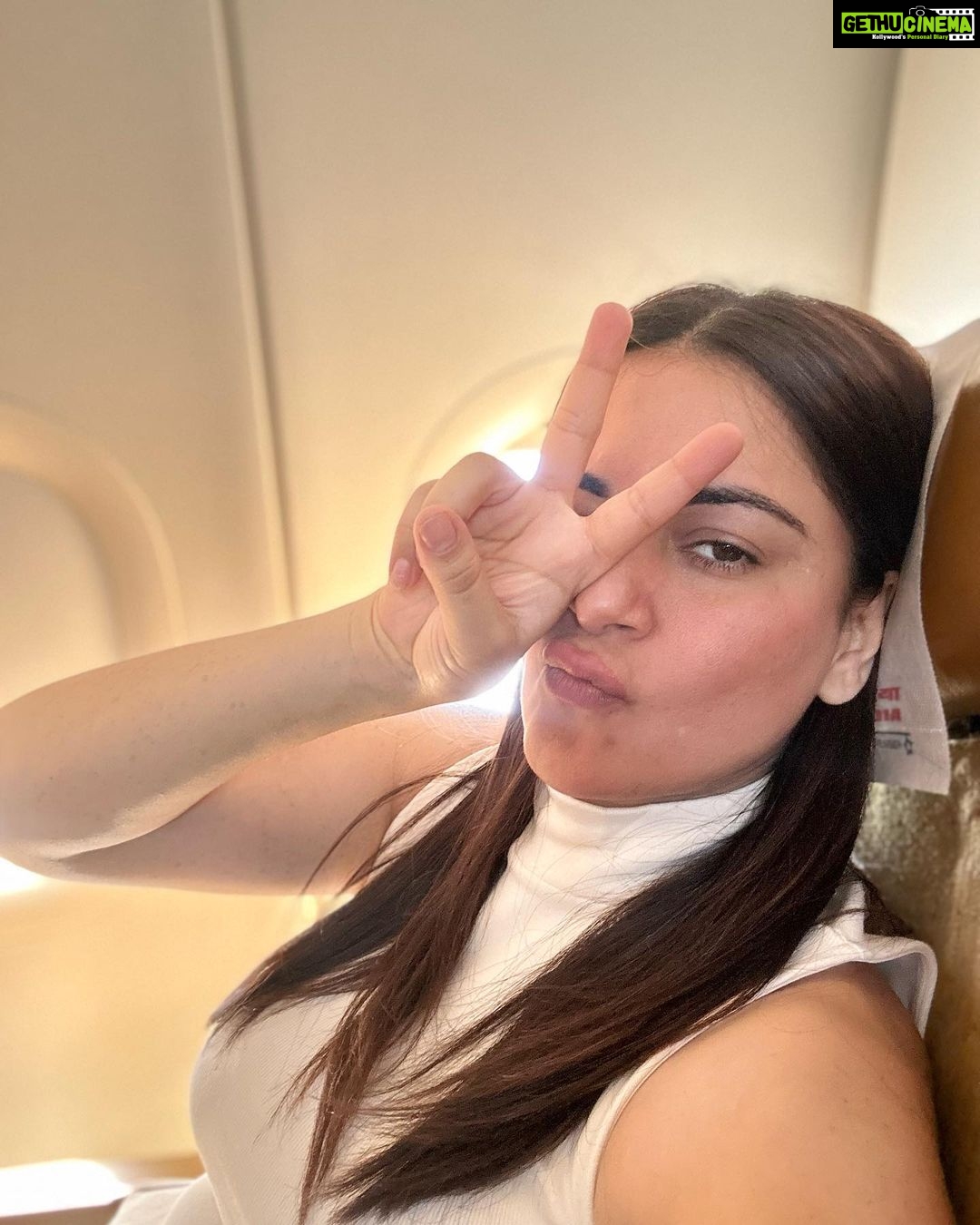 Shraddha Arya Instagram - Are Selfies Still A Thing? 📷❤️ #DocumentedMyTuesdayMorning P.s. This adorable corduroy jacket with embellished owl back is by @_anuki.n 🥰