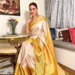 Shraddha Arya Instagram – Gold & Beautiful! 💛

Styled By :- @nehaadhvikmahajan
🥻Saree :- @kankatala_
💍Jewellery:- @aquamarine_jewellery