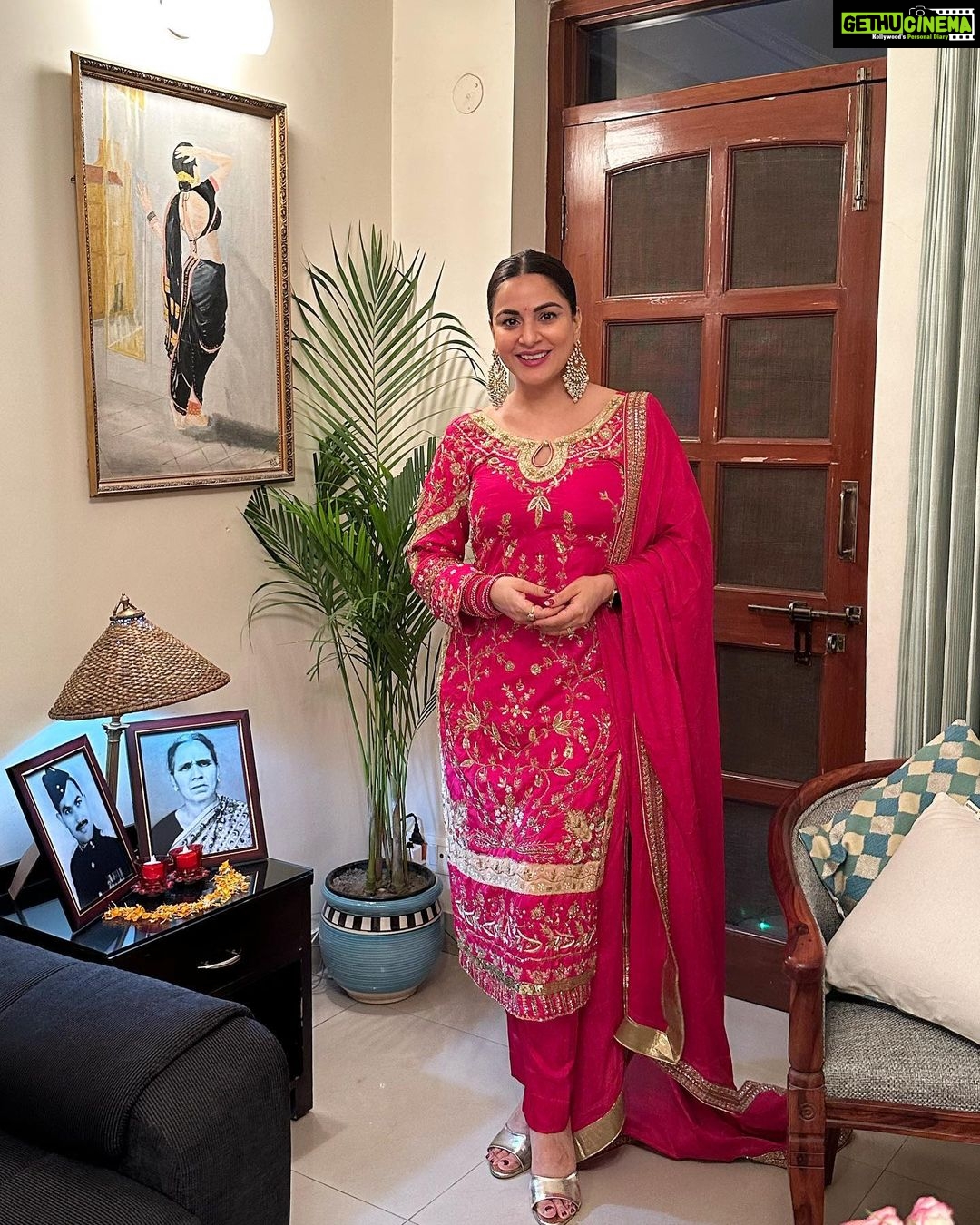 Shraddha Arya Instagram - Appreciation post for what I wore this Diwali… Thank You, @gudoos9 .. for maintaining originality, grace and tradition in your work. Loved this Magenta piece .. added so much to my First Diwali as Mrs. ❤️ #PunjabiSuit #FestiveWear #ZariWork @gudoos9 😘