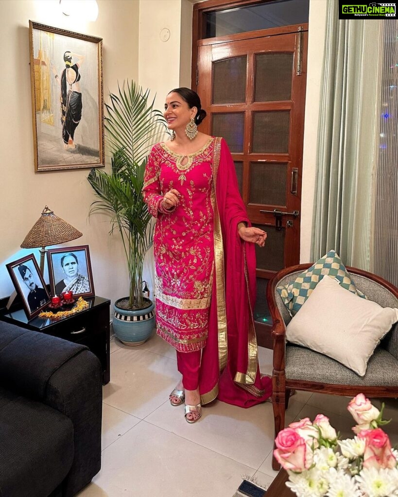 Shraddha Arya Instagram - Appreciation post for what I wore this Diwali… Thank You, @gudoos9 .. for maintaining originality, grace and tradition in your work. Loved this Magenta piece .. added so much to my First Diwali as Mrs. ❤️ #PunjabiSuit #FestiveWear #ZariWork @gudoos9 😘