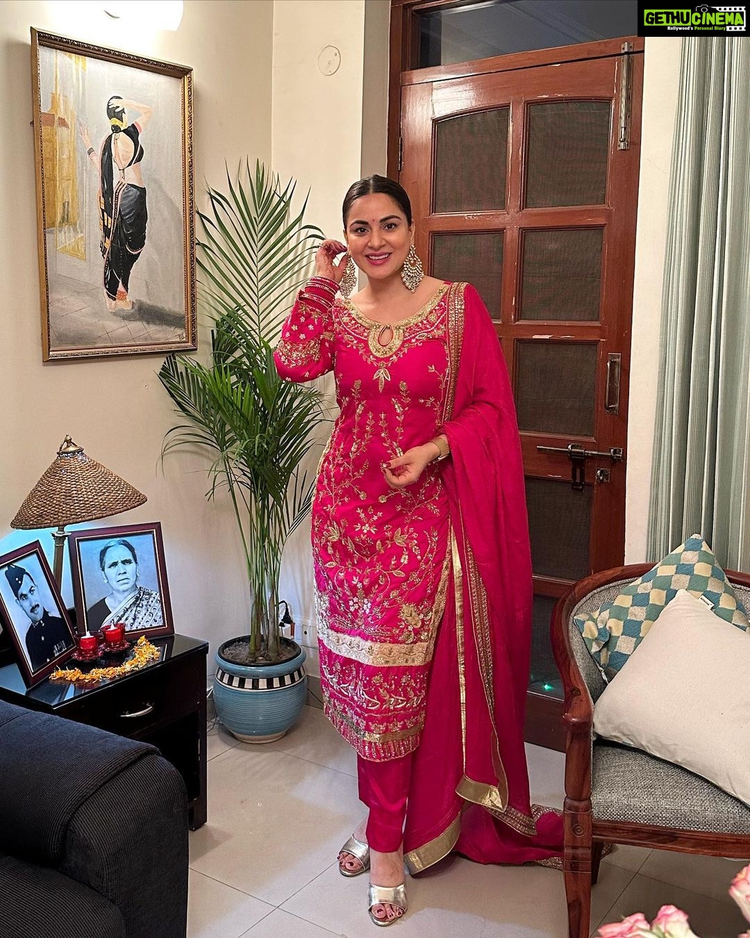 Shraddha Arya Instagram - Appreciation post for what I wore this Diwali… Thank You, @gudoos9 .. for maintaining originality, grace and tradition in your work. Loved this Magenta piece .. added so much to my First Diwali as Mrs. ❤️ #PunjabiSuit #FestiveWear #ZariWork @gudoos9 😘