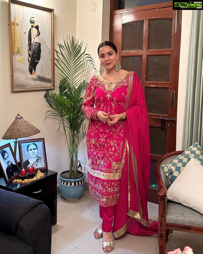 Shraddha Arya Instagram - Appreciation post for what I wore this Diwali… Thank You, @gudoos9 .. for maintaining originality, grace and tradition in your work. Loved this Magenta piece .. added so much to my First Diwali as Mrs. ❤️ #PunjabiSuit #FestiveWear #ZariWork @gudoos9 😘
