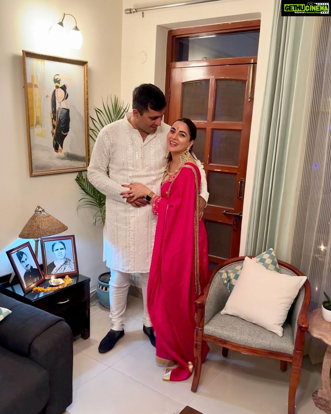 Shraddha Arya Instagram - May this Diwali be full of Love & Light for all of you! ❤️ #FromUsToYou My beautiful suit: @gudoos9 His kurta: @neerusindia