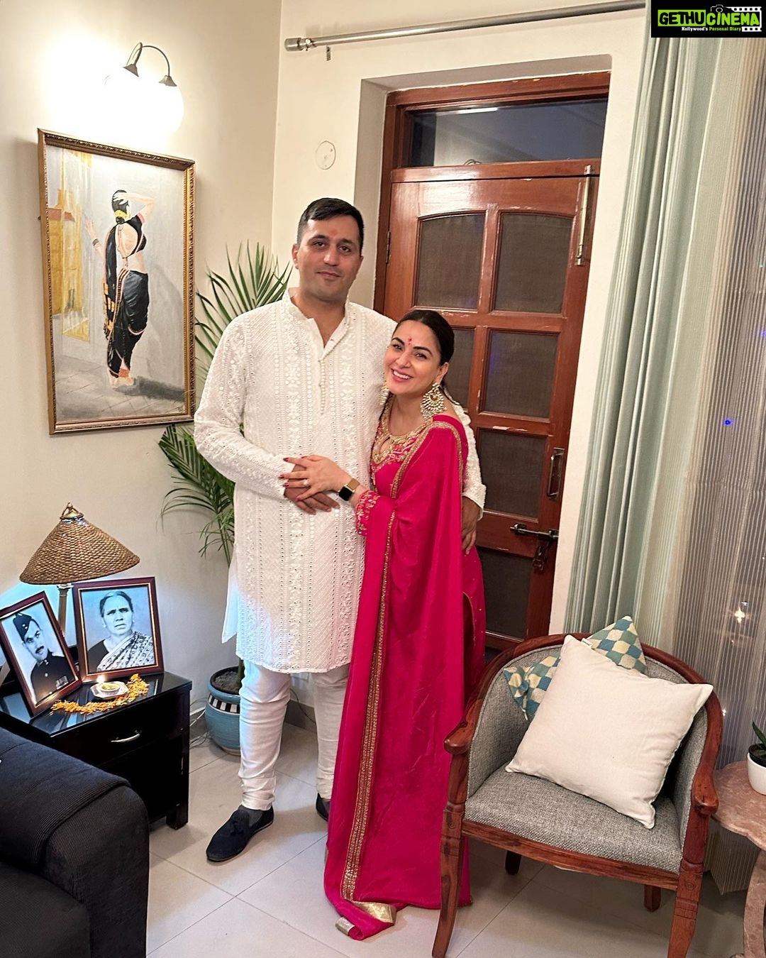 Shraddha Arya Instagram - May this Diwali be full of Love & Light for all of you! ❤️ #FromUsToYou My beautiful suit: @gudoos9 His kurta: @neerusindia