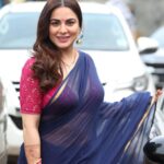 Shraddha Arya Instagram – Positive vibes only! 💖
#NariInASaree #Bluesaree #Shraddhaarya 
📸: @pappu.gupta.549
