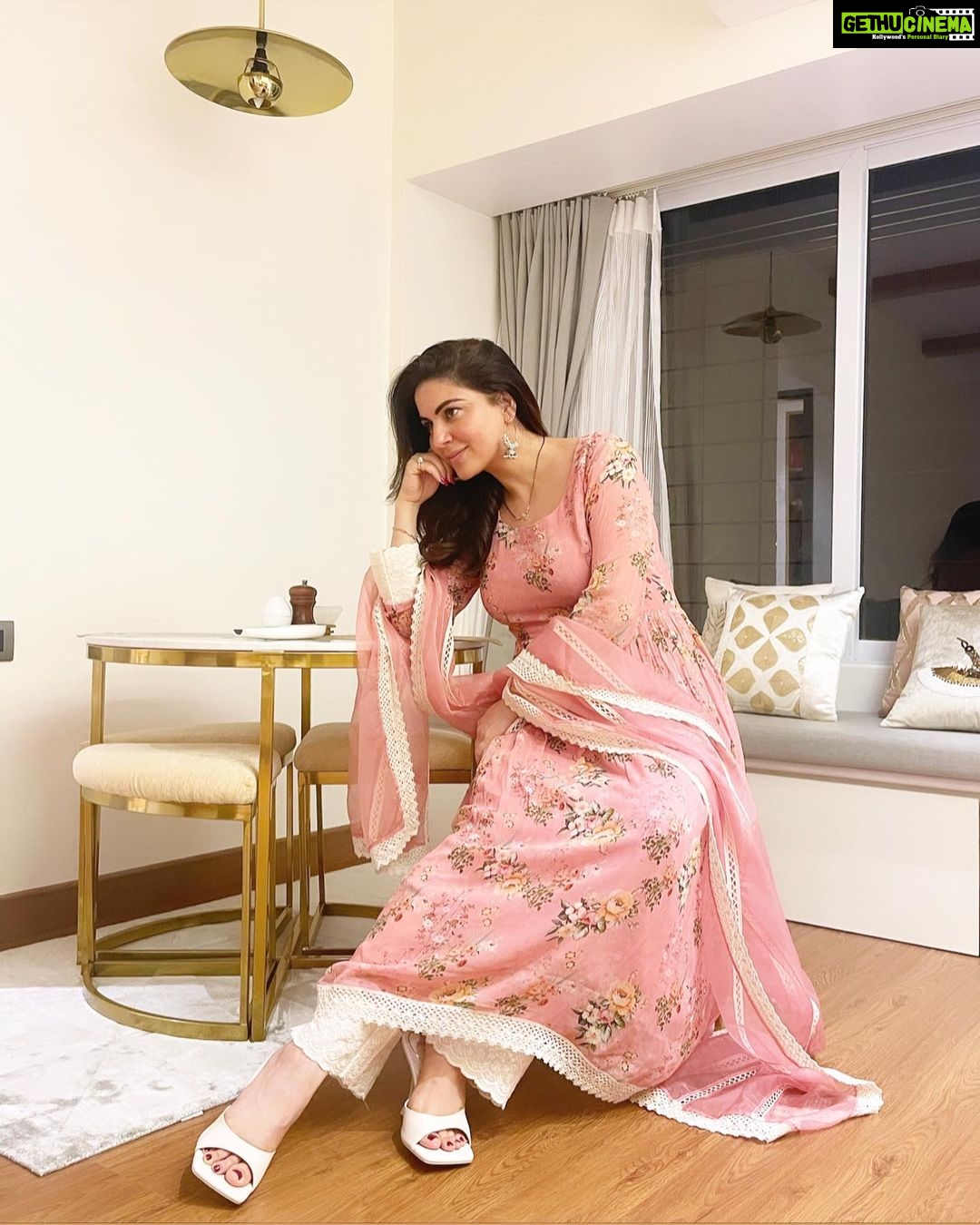 Shraddha Arya Instagram - 🌸 @labelkanupriya @sonyashaikh