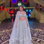 Shraddha Arya Instagram - For Zee Rishtey Awards Last Night! ❤️ @zeetv Styling:- @nehaadhvikmahajan Outfit:- @rajgharana.rg Jewelery:- @adan_creation_ Makeup: @afreen_makeupartist Hair: @hairtrendzbysmieta Manager : @knackfortalent