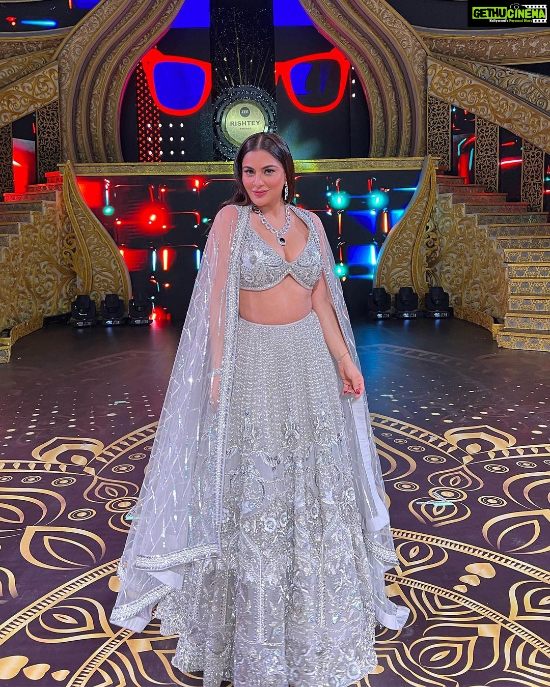 Shraddha Arya Instagram - For Zee Rishtey Awards Last Night! ❤️ @zeetv Styling:- @nehaadhvikmahajan Outfit:- @rajgharana.rg Jewelery:- @adan_creation_ Makeup: @afreen_makeupartist Hair: @hairtrendzbysmieta Manager : @knackfortalent