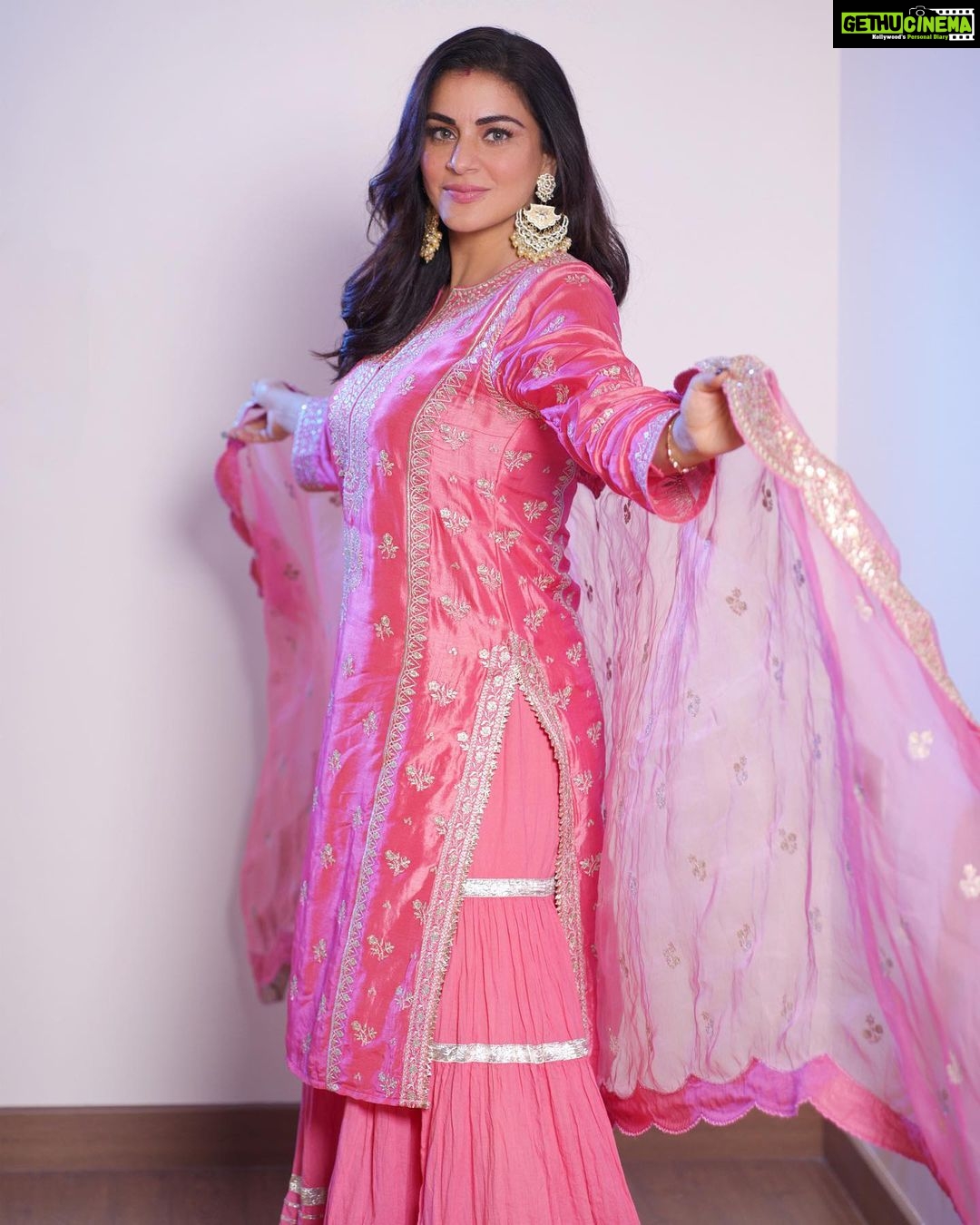 Shraddha Arya Instagram - Wearing: @gopivaiddesigns Jewelry: @aquamarine_jewellery Photography: @abhay_r_kirti Managed by: @knackfortalent