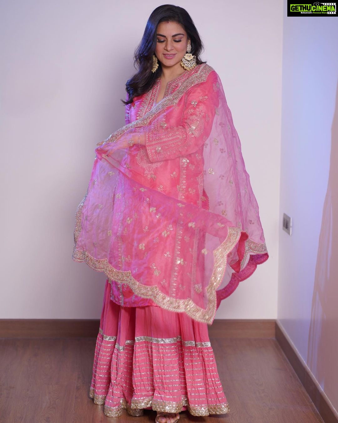 Shraddha Arya Instagram - Wearing: @gopivaiddesigns Jewelry: @aquamarine_jewellery Photography: @abhay_r_kirti Managed by: @knackfortalent