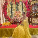 Shraddha Arya Instagram - Merged in the Festive Colors!! #GanpatiBappaMorya Styling : @nehaadhvikmahajan Outfit : @neerusindia Jewelry: @adan_creation_ Potli: @kmundhe4442