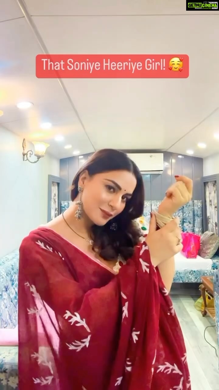 Shraddha Arya Instagram - That Soniye Heeriye Girl Forever! 🥰 #SoniyeHeeriye #Nostalgia #WalkDownTheMemoryLane @itsshaeloswal