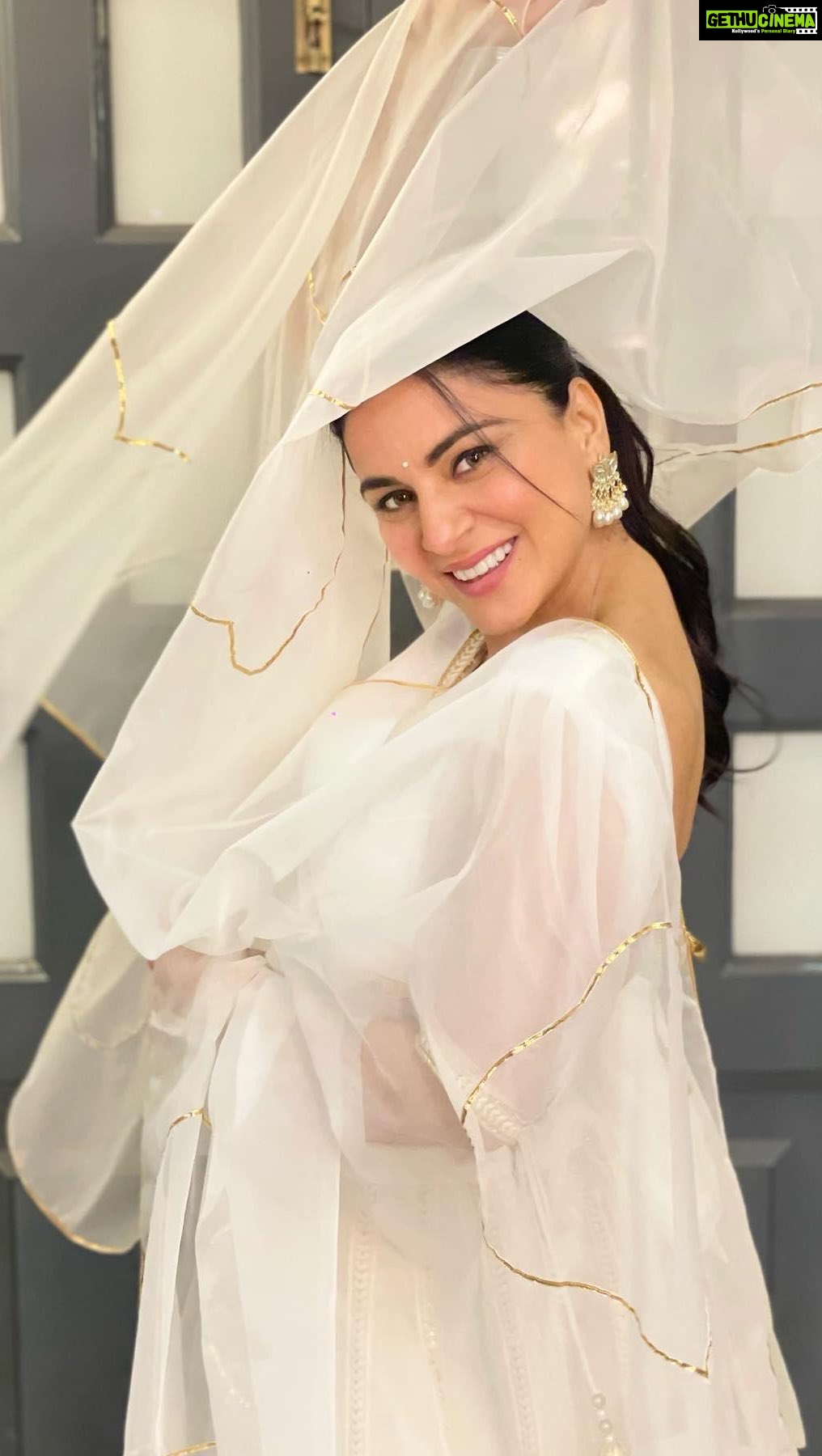 Shraddha Arya Instagram - Reels With A Message !!! ❤️ 🌳 Save Our Soil, read about it on consciousplanet.org #LetsMakeItHappen #SaveSoil #SaveThePlanet #ChaandBaaliyan @consciousplanet @sadhguru Outfit / Lehenga: @idaho_o