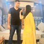 Shraddha Arya Instagram - It’s not the same thing, Damn it! 😂🤣 #reels #FunnyReels #WifeandHubby