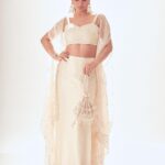 Shraddha Arya Instagram - Anyone else obsessed with White? Style: @kmundhe4442 Outfit: @asopalav Potli : @deebaco_official Jewelry: @aquamarine_jewellery