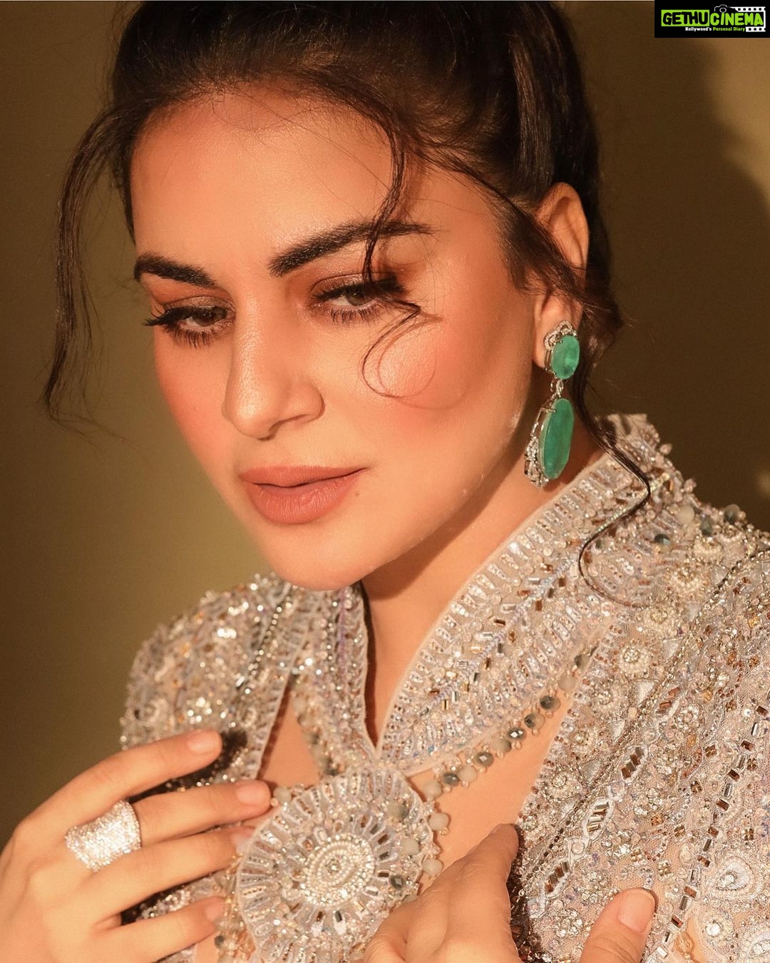 Shraddha Arya Instagram - Style: @kmundhe4442 Outfit: @anjaleeandarjunkapoor Jwellery: @pohumaljeweller @viren.panjwani Makeup: @Makeupbyshaheenshaikh Hair: @hairstyle_abu.baba Click : @sjframes