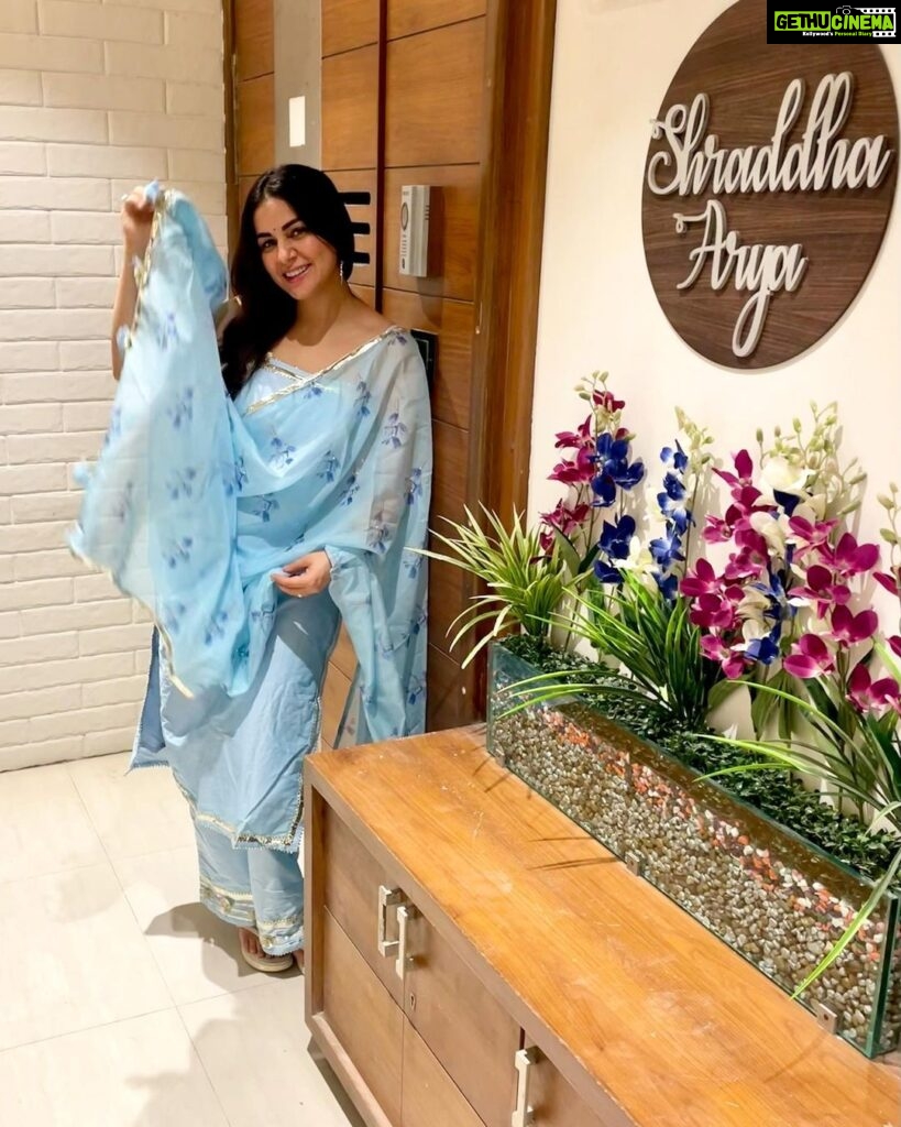 Shraddha Arya Instagram - Posing Pretty! #HappyRakshaBandhan 🧿 Suit: @pomcha_jaipur