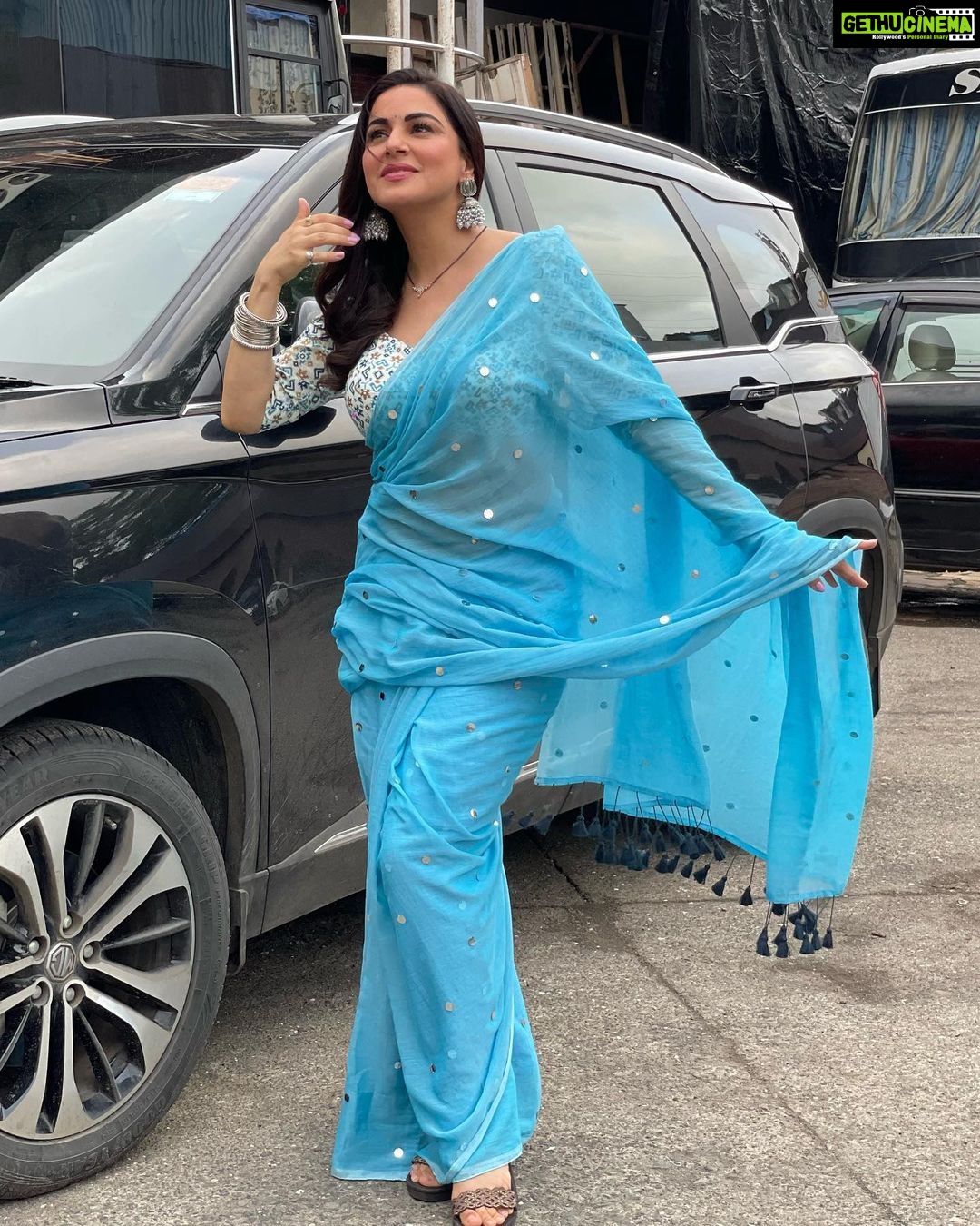 Shraddha Arya Instagram - Are you even wearing a Saree if you don’t fly the Pallu in the Air?! Lol #SomeStills #SareeJahanSeAcha 😂