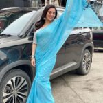 Shraddha Arya Instagram - Are you even wearing a Saree if you don’t fly the Pallu in the Air?! Lol #SomeStills #SareeJahanSeAcha 😂
