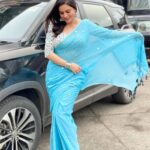 Shraddha Arya Instagram - Are you even wearing a Saree if you don’t fly the Pallu in the Air?! Lol #SomeStills #SareeJahanSeAcha 😂