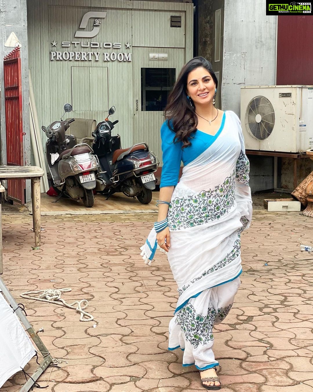 Shraddha Arya Instagram - Summer sum up! 🌧 🧿 #cottonSaree #saree #ShraddhaArya #KundaliBhagya