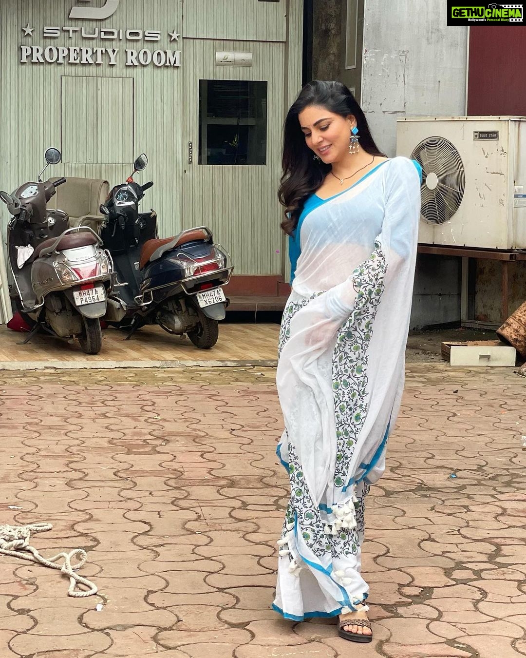 Shraddha Arya Instagram - Summer sum up! 🌧 🧿 #cottonSaree #saree #ShraddhaArya #KundaliBhagya