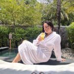 Shraddha Arya Instagram - A much needed break & vacay therapy ❤️ #Maldives @sunsiyamirufushi @goinmyway_travels Sun Siyam Iru Fushi