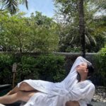 Shraddha Arya Instagram - A much needed break & vacay therapy ❤️ #Maldives @sunsiyamirufushi @goinmyway_travels Sun Siyam Iru Fushi
