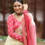 Shraddha Arya Instagram - Zindagi Aur Kuch bhi Nahi Meri KB kahani hai 🤣❤️ #KundaliBhagya #Preeta Picture: @pappu.gupta.549