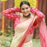 Shraddha Arya Instagram - Zindagi Aur Kuch bhi Nahi Meri KB kahani hai 🤣❤️ #KundaliBhagya #Preeta Picture: @pappu.gupta.549