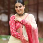 Shraddha Arya Instagram - Zindagi Aur Kuch bhi Nahi Meri KB kahani hai 🤣❤️ #KundaliBhagya #Preeta Picture: @pappu.gupta.549