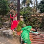 Shrenu Parikh Instagram - Friends with no benefits 🤣 . Woh mera dimag kharch karti hai main uska! . Tag ur mad friends too! . I nominate @chaudharybhaweeka in the race for bringing out the madness in me!