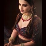 Shrenu Parikh Instagram - In Frame:- The Gorgeous @shrenuparikhofficial ♥️ . Shoot Concept:- @nehaadhvikmahajan @bridalsbynam . 💄MUA , Hair & Styling :- @nehaadhvikmahajan . 📸:- @luvisrrani . 👗Outfit:- @sudhirbhaisareewala . 💍Jewellery:- @sanzanyjewels . Bangles & Kaleeras :- @omsons_bridal_store . #shrenuparikh #shrenuparikhofficial #makeup #ootd #nehaadhvikmahajan #makeupbyme💄 #nammakeovers #bride #to #be #bridal #look #bridalmakeupartist #destinationweddingmakeupartist #weddingmakeup #hair #hairstyling #nammakeovers #bollywood #television #makeupartist #mumbai #traveller #all #over #the #globe #bridesmaids