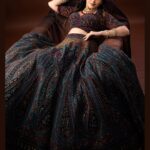 Shrenu Parikh Instagram - In Frame:- The Gorgeous @shrenuparikhofficial ♥️ . Shoot Concept:- @nehaadhvikmahajan @bridalsbynam . 💄MUA , Hair & Styling :- @nehaadhvikmahajan . MakeUp :- @myglamm . 📸:- @luvisrrani . 👗Outfit:- @sudhirbhaisareewala . 💍Jewellery:- @sanzanyjewels . Bangles & Kaleeras :- @omsons_bridal_store . #shrenuparikh #shrenuparikhofficial #makeup #ootd #nehaadhvikmahajan #makeupbyme💄 #nammakeovers #bride #to #be #bridal #look #bridalmakeupartist #destinationweddingmakeupartist #weddingmakeup #hair #hairstyling #nammakeovers #bollywood #television #makeupartist #mumbai #traveller #all #over #the #globe #bridesmaids
