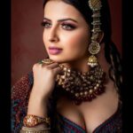 Shrenu Parikh Instagram - In Frame:- The Gorgeous @shrenuparikhofficial ♥️ . Shoot Concept:- @nehaadhvikmahajan @bridalsbynam . 💄MUA , Hair & Styling :- @nehaadhvikmahajan . MakeUp :- @myglamm . 📸:- @luvisrrani . 👗Outfit:- @sudhirbhaisareewala . 💍Jewellery:- @sanzanyjewels . Bangles & Kaleeras :- @omsons_bridal_store . #shrenuparikh #shrenuparikhofficial #makeup #ootd #nehaadhvikmahajan #makeupbyme💄 #nammakeovers #bride #to #be #bridal #look #bridalmakeupartist #destinationweddingmakeupartist #weddingmakeup #hair #hairstyling #nammakeovers #bollywood #television #makeupartist #mumbai #traveller #all #over #the #globe #bridesmaids