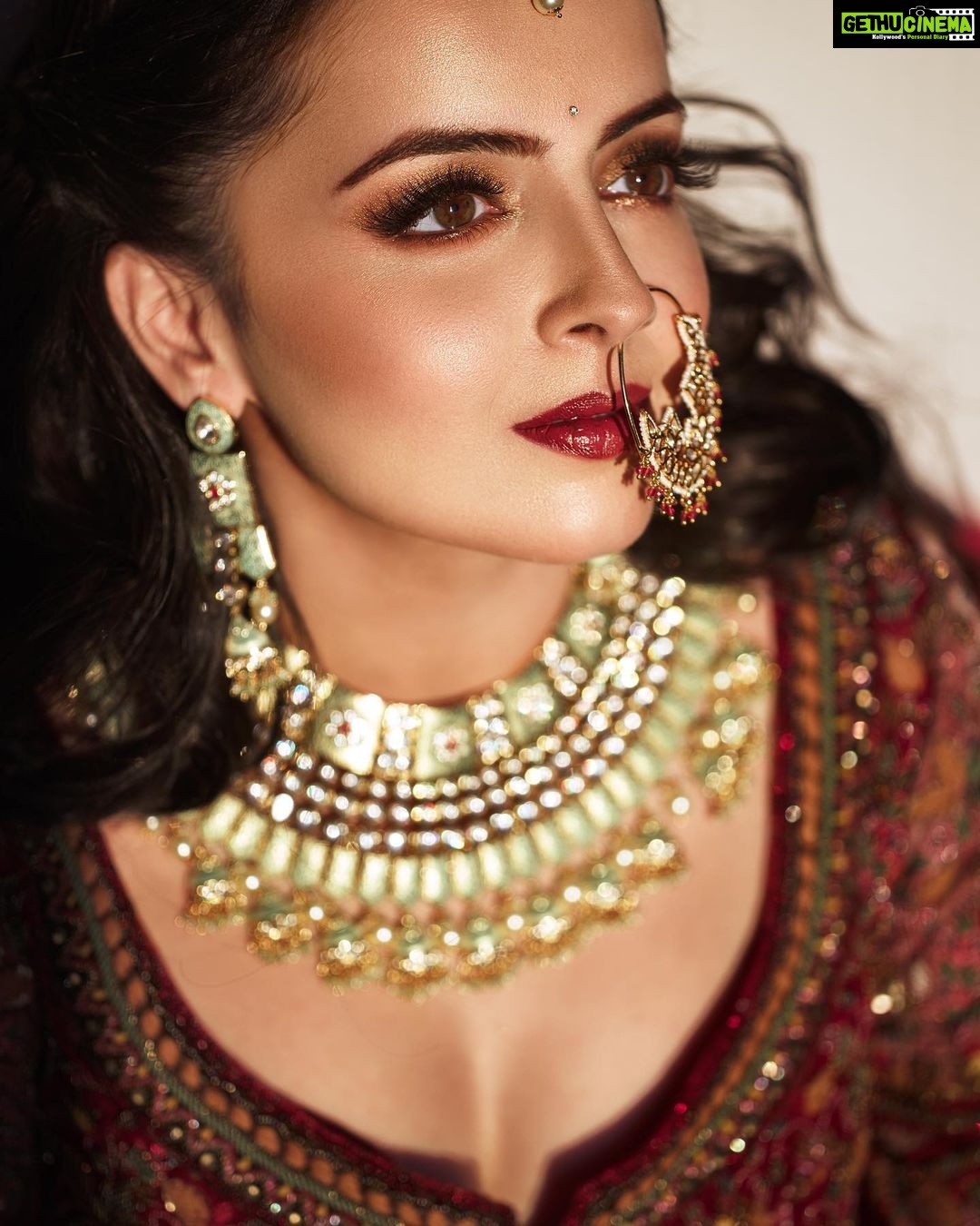 Shrenu Parikh Instagram - Have you ever seen a person who can carry grace and confidence at the same time? Well, here she is! 🤍 It was a great experience to work with her. She’s not only kind-hearted person, but she’s very fun to be around with! Once again, @sequinzeindia has given us best outfits and jewellery by @sequinzejewels to portray her in a beautiful way! And of course, excellent jobs were done by our makeup artist @skinandtones_ and hair stylist @stylebynishita In frame: @shrenuparikhofficial Makeup: @skinandtones_ Outfit: @sequinzeindia Shot on @canonindia_official Hairstylist: @stylebynishita Jewellery: @sequinzejewels #shotonmoment #explore #explorepage #bridal #fashion #lehnga #modelshoot #fashionshoot #shotoncanon #canonphotography #canonphoto #canon #canonindia #makeup #eosinfluencer #hairstyles #fashionbyora