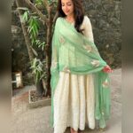 Shrenu Parikh Instagram - 🦢🦢🦢 . Outfit: @aachho Footwear: @jaysoleindia PR: @dinky_nirh
