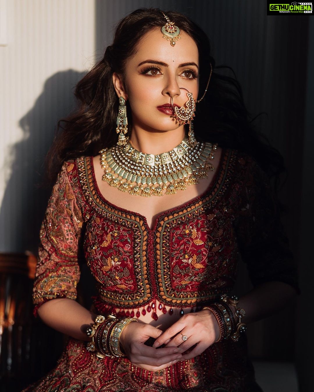 Shrenu Parikh Instagram - There’s beauty in her eyes, charm on her face and kindness in her soul. In frame: @shrenuparikhofficial Makeup: @skinandtones_ Outfit: @sequinzeindia Shot on: @canonindia_official Hairstylist : @stylebynishita Jewellery: @sequinzejewels #photoshoot #bridal #fashion #lehnga #modelshoot #fashionshoot #shotoncanon #canonphotography #canonphoto #dogreatwithcanon #explorepage #makeup #eosinfluencer