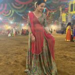 Shrenu Parikh Instagram - Always the happiest… when it’s navratri! . Haalo garba ramiye!! . Bachpan se leke aaj tak my only fav place!! ❤️🥺 @unitedwayofbaroda . My go to person for best outfits @aasthashah_label . #garba #navratrispecial #navratri #ambemaa #unitedway #happy #festive #vibes Vadodara, Gujarat, India