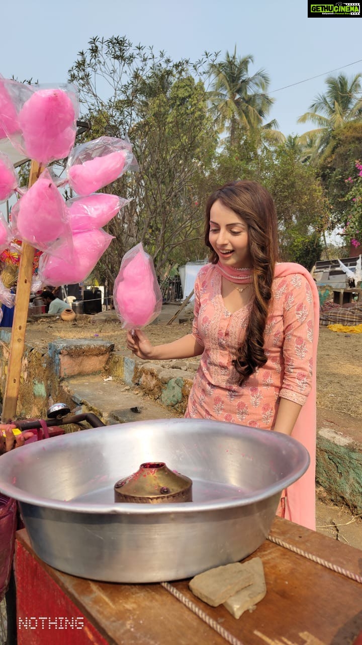 Shrenu Parikh Instagram - A slice of #Maitree for you all! Happy #sunday ❤️ . Starring @tanejanamish @_ichiragkapoor._ and our lovely team! Make up @jeewanpanigrahy Hair @official_beenasingh