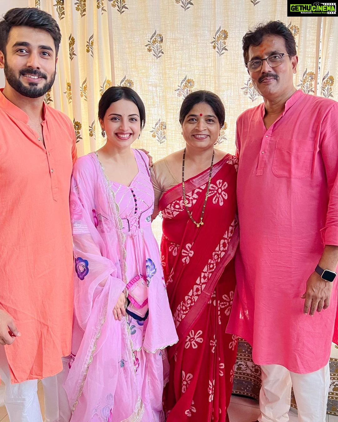 Shrenu Parikh Instagram - Ganpati Bappa Morya!! . 🌸🌸 . Outfit by @aachho . PR @dinky_nirh