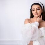 Shrenu Parikh Instagram - In Frame :- @shrenuparikhofficial . Shoot Concept:- @nehaadhvikmahajan @bridalsbynam . 💄MUA , Hair & Styling :- @nehaadhvikmahajan . 📸:- @luvisrrani . Head Gear & Accesories :- @sonisapphire . #shrenuparikh #shrenuparikhofficial #makeup #ootd #nehaadhvikmahajan #makeupbyme💄 #nammakeovers #bride #to #be #bridal #look #bridalmakeupartist #destinationweddingmakeupartist #weddingmakeup #hair #hairstyling #nammakeovers #bollywood #television #makeupartist #mumbai #traveller #all #over #the #globe #bridesmaids
