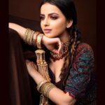 Shrenu Parikh Instagram - In Frame:- The Gorgeous @shrenuparikhofficial ♥️ . Shoot Concept:- @nehaadhvikmahajan @bridalsbynam . 💄MUA , Hair & Styling :- @nehaadhvikmahajan . MakeUp :- @myglamm . 📸:- @luvisrrani . 👗Outfit:- @sudhirbhaisareewala . 💍Jewellery:- @sanzanyjewels . Bangles & Kaleeras :- @omsons_bridal_store . #shrenuparikh #shrenuparikhofficial #makeup #ootd #nehaadhvikmahajan #makeupbyme💄 #nammakeovers #bride #to #be #bridal #look #bridalmakeupartist #destinationweddingmakeupartist #weddingmakeup #hair #hairstyling #nammakeovers #bollywood #television #makeupartist #mumbai #traveller #all #over #the #globe #bridesmaids