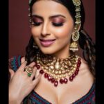 Shrenu Parikh Instagram - In Frame:- The Gorgeous @shrenuparikhofficial ♥️ . Shoot Concept:- @nehaadhvikmahajan @bridalsbynam . 💄MUA , Hair & Styling :- @nehaadhvikmahajan . MakeUp :- @myglamm . 📸:- @luvisrrani . 👗Outfit:- @sudhirbhaisareewala . 💍Jewellery:- @sanzanyjewels . Bangles & Kaleeras :- @omsons_bridal_store . #shrenuparikh #shrenuparikhofficial #makeup #ootd #nehaadhvikmahajan #makeupbyme💄 #nammakeovers #bride #to #be #bridal #look #bridalmakeupartist #destinationweddingmakeupartist #weddingmakeup #hair #hairstyling #nammakeovers #bollywood #television #makeupartist #mumbai #traveller #all #over #the #globe #bridesmaids